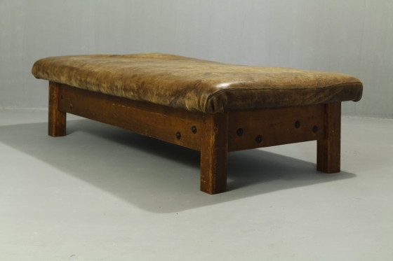 Image 1 of Grote leren gymtafel of chaise longue, jaren 1920