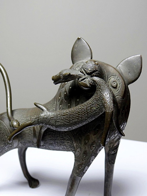 Image 1 of Leone di bronzo, iena, bestia del Benin Dahomey Cotonou vintage/antico