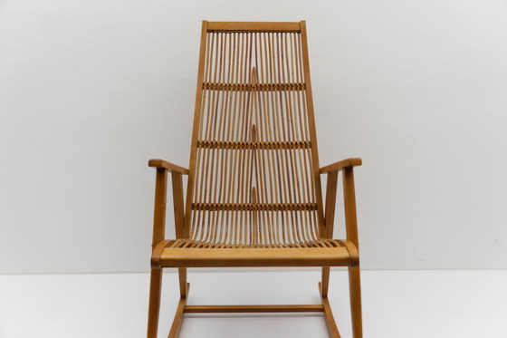 Image 1 of Sedia a dondolo in legno e rattan della Deutsche Werkstätten Hellerau, anni '60