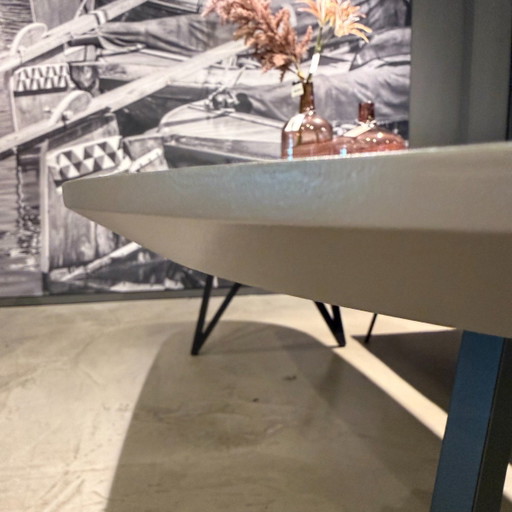 DUTCHZ 110 - 260x105 - Tonvormig Grijs – House Of Dutchz, eettafels (photo 2 of 3)