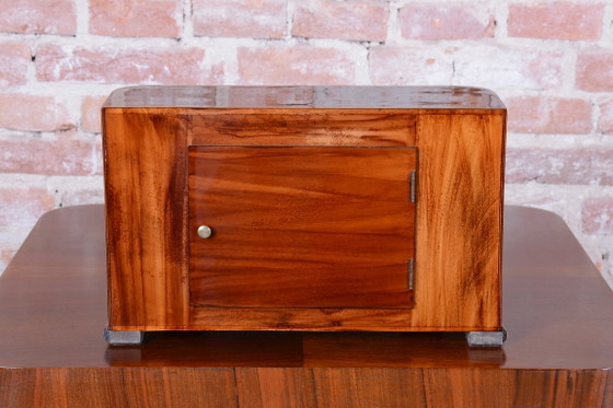 Restaurierte Art Deco Tischuhr, Nussbaum, neu poliert, Tschechisch, 1920er Jahre – Uhren, Glass, Wood (photo 4 of 10)
