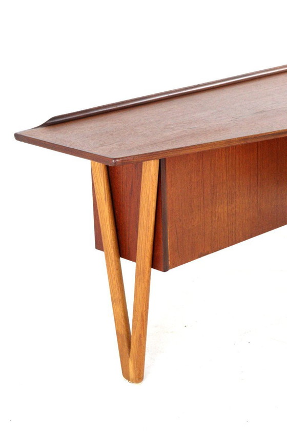 Image 1 of Peter Løvig Nielsen voor Hedensted Møbelfabrik boomerang bureau vintage 