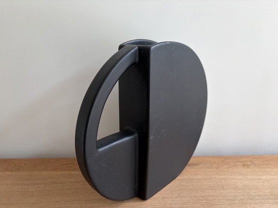 Image 1 of Black vase by Dorothe van Agthoven