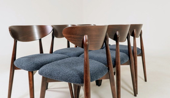 Image 1 of Set di 6 sedie da pranzo scandinave in tessuto bouclé blu navy dal design moderno.