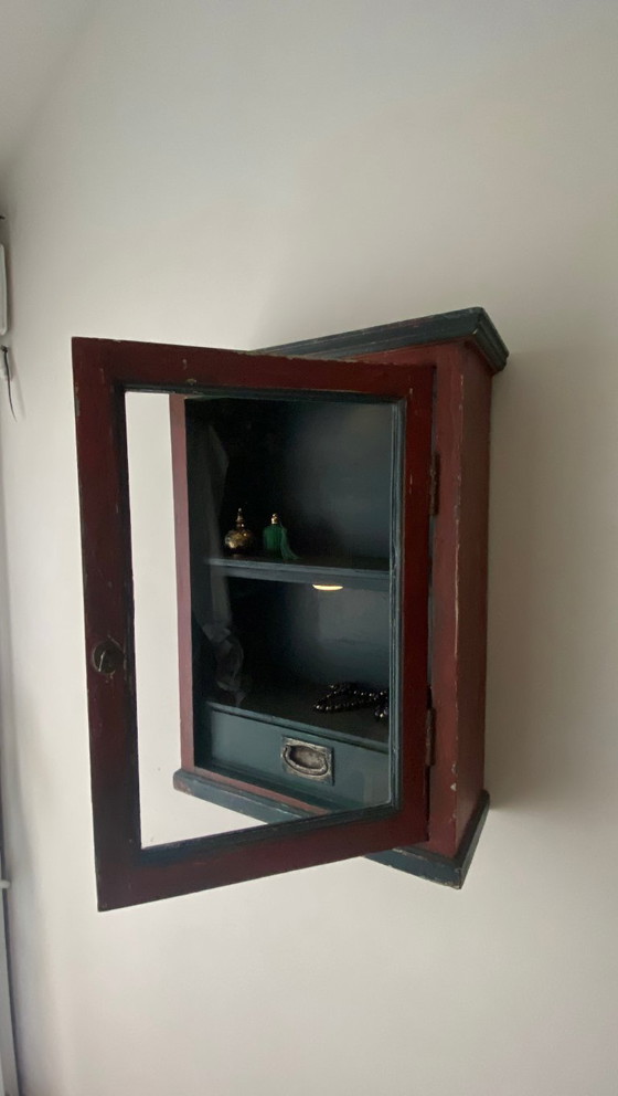 Image 1 of Wandschrank mit Glasfront im Stil eines Kuriositätenkabinetts