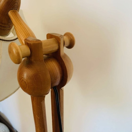 Image 1 of Lampada da terra vintage articolata in legno di pino – design scandinavo