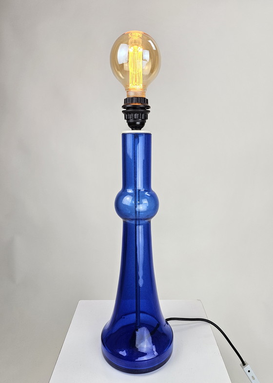 Image 1 of Blaue Glastischlampe im Midcentury-Design von Nanny Still für Raak, Niederlande, 1960er Jahre