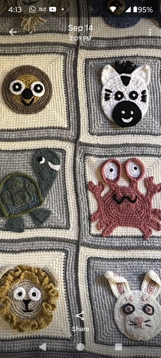 Image 1 of Handgemaakte gehaakte dieren deken 30 vierkantjes