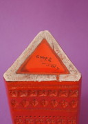 Vaso triangolare in ceramica arancione, Bitossi anni '60