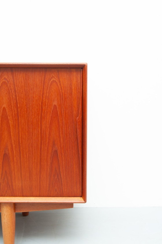 Image 1 of Groot teakhouten dressoir uit Dyrlund, jaren 60