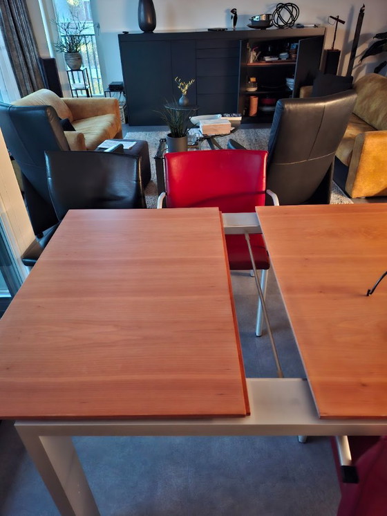 Uitschuifbare eettafel met houten blad en RVS onderstel, Arco Graphic eettafel, Metaal, Bruin, Modern (foto 3 van 6)