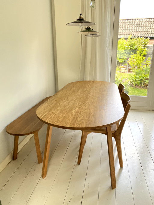 1x table de salle à manger HAY à pieds triangulaires + 1x banc HAY en chêne