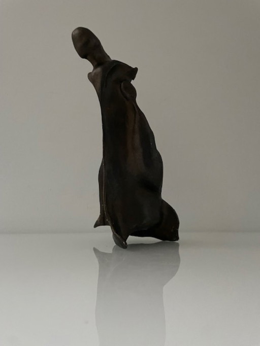 Expressive sculpture figure in the wind - futuristic