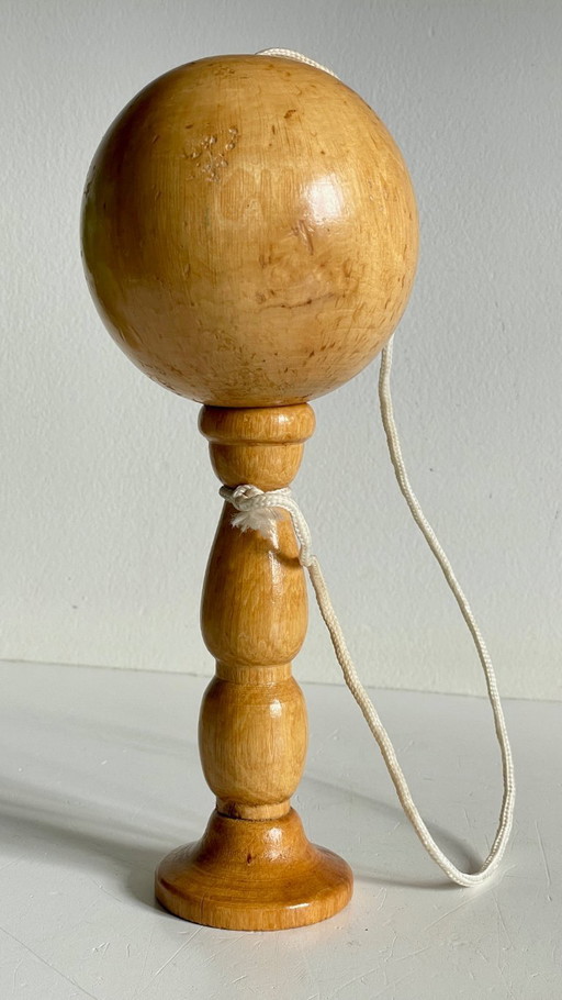 Gioco vintage con tazza e palla in legno massello