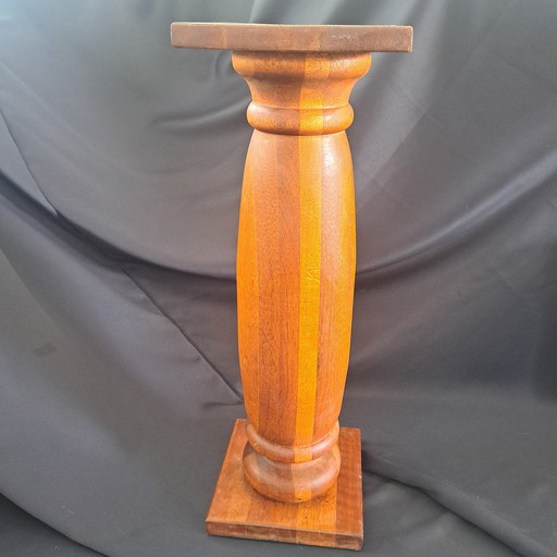 Socle en bois massif - vraisemblablement en noyer - hauteur 70,5 cm