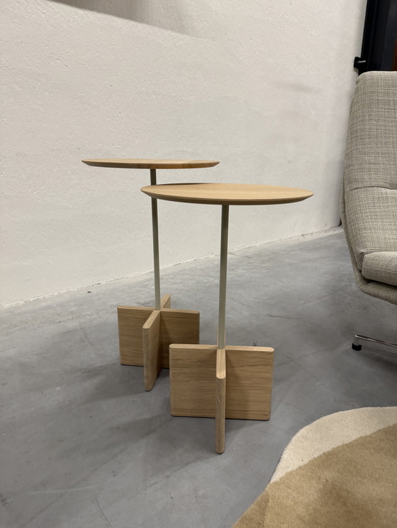 Image 1 of 2 tavolini Beek Cross in legno massello di rovere