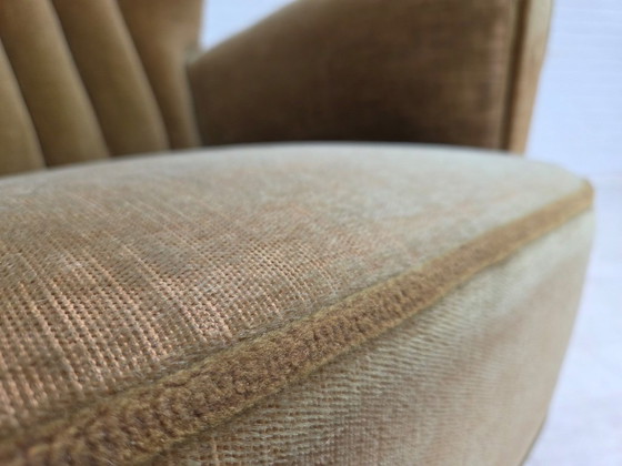 Image 1 of Deense relaxfauteuil met hoge rugleuning uit de jaren 60, bekleed met groen meubelvelours.