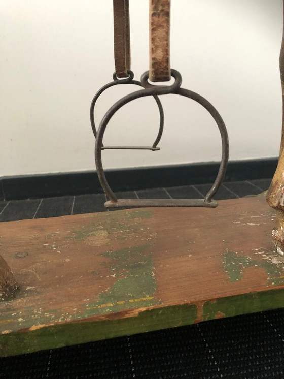 Image 1 of Antikes Schaukelpferd mit schwingendem Schwanz