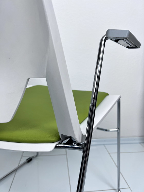 Image 1 of Haworth Very Comforto 62 con rivestimento del sedile e braccioli - impilabile