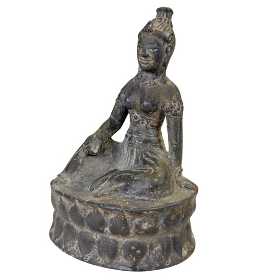 Antike Bronzestatue der buddhistischen Göttin Vasudhara, Südostasien (Khmer-Einfluss), ca. 17. Jahrhundert. (photo 7 of 9)