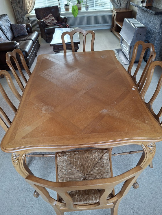 Image 1 of Bellissimi mobili in stile Queen Anne; credenza, mobile bar, tavolo da pranzo con 6 sedie