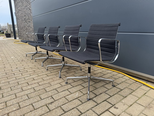 4x Vitra Eames Ea107 bureaustoelen, zwarte hopsack en chroom