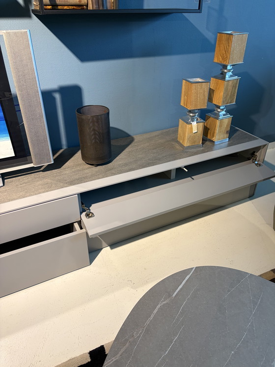 Image 1 of Plataforma de TV mural con estantes de pared