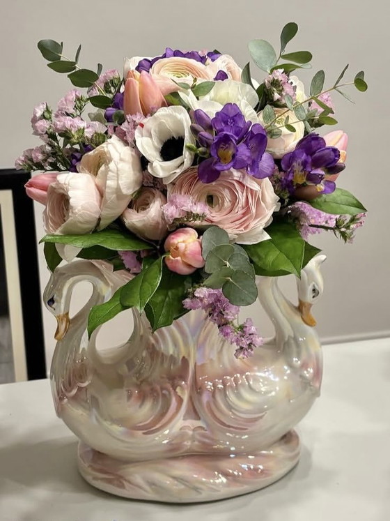 Large Pink Swan Vase by Capodimonte Vintage – Ceramic (photo 6 of 10)