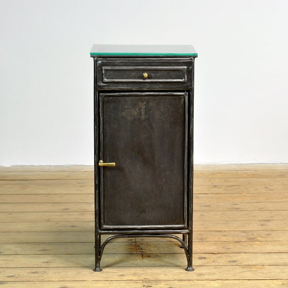 Ensemble de tables de chevet en fer, années 1900 – Tables de nuit, Glass, Iron, Vintage (photo 5 of 11)