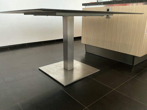 Metaform dining table