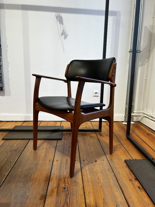 Nr. 2 Deense fauteuils uit het midden van de 20e eeuw, teak, jaren 60 – Leather, Wood (photo 2 of 6)