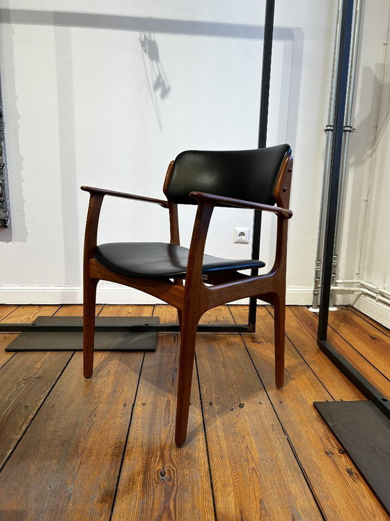 Nr. 2 Deense fauteuils uit het midden van de 20e eeuw, teak, jaren 60 – Leather, Wood (photo 2 of 6)