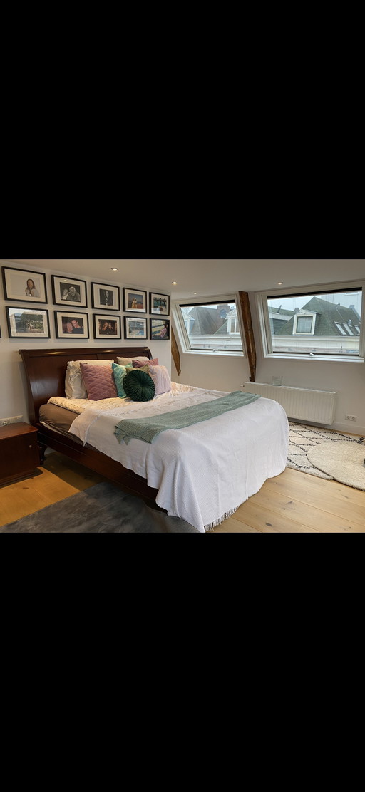 Koloniaal Houten-Bett mit Tempur-Matratzen