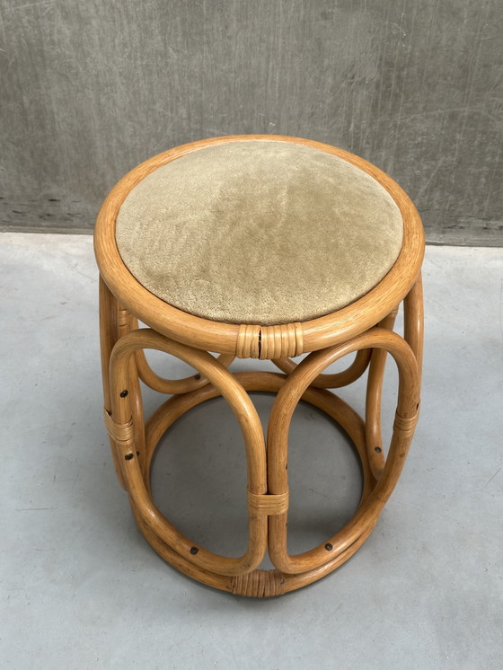 Image 1 of Tabouret vintage en rotin avec assise en velours