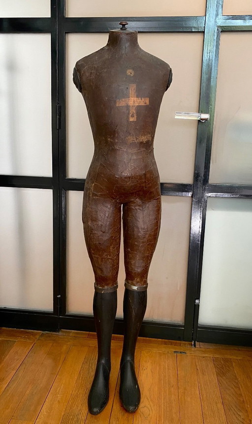 Mannequin d'enfant ancien français, époque Napoléon III, en carton bouilli et bois, XIXe siècle