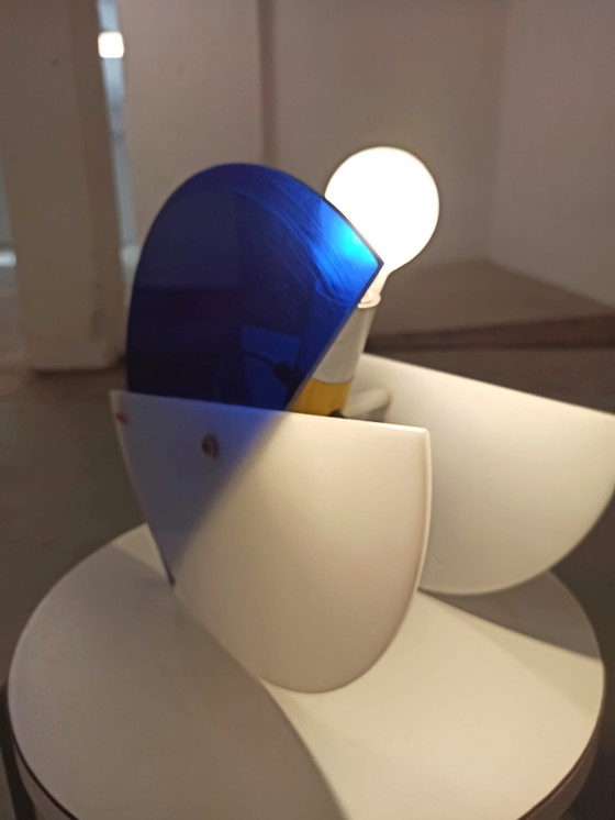 Image 1 of Rood Licht Memphis Milano style geometric table lamp 