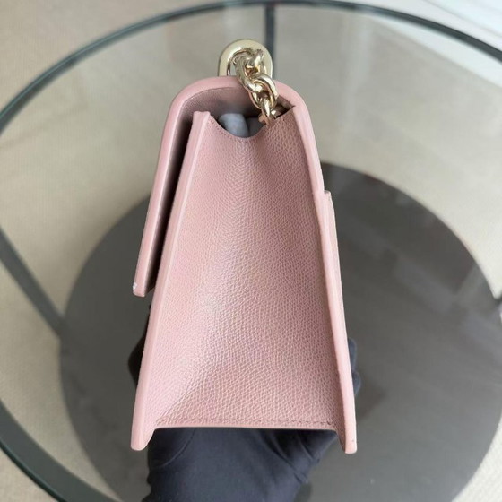 Image 1 of DIOR 30 MONTAIGNE KETTENTASCHE - CAVIAR-GENARBIGES KALBSLEDER, NUDE-ROSA, GOLDENE BESCHLÄGE