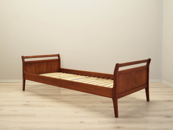 Image 1 of Lit en teck, design danois, années 1970, fabrication : Danemark