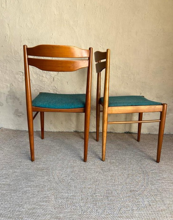 Image 1 of Deux chaises de salle à manger vintage avec revêtement bleu pétrole