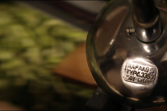 Image 1 of Lámpara de araña NAPAKO de la década de 1940 | Cristal opalino rosa, madera y cobre