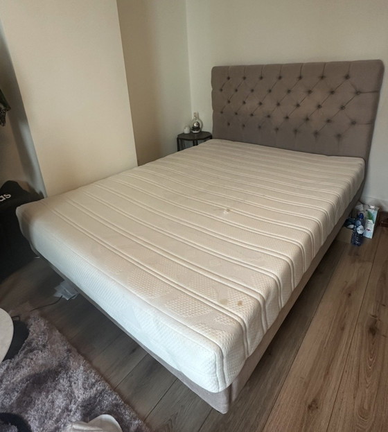 Premium bedframe + Tempur matras: 160 cm × 200 cm – Matrassen en bedbodems, Textile (photo 8 of 8)