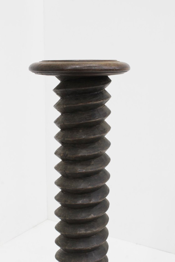 Image 1 of Pilastro porta-piante francese d'epoca a forma di vite