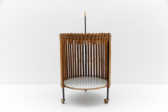 Image 1 of Set van 2 Mid-Century Modern ronde serveerwagens van bamboe, jaren 60,