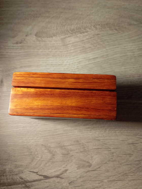 Image 1 of Caja de erudito antigua de madera con decoración de nácar que representa a un niño con un búfalo, Indochina china.