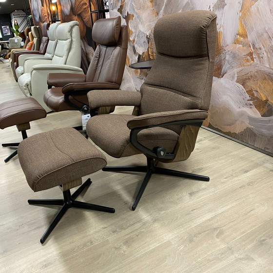 Image 1 of Stressless Philip recliner with ottoman