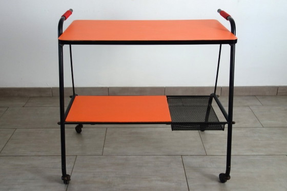 Image 1 of Vintage oranje geperforeerde metalen serveerwagen uit de jaren 50.