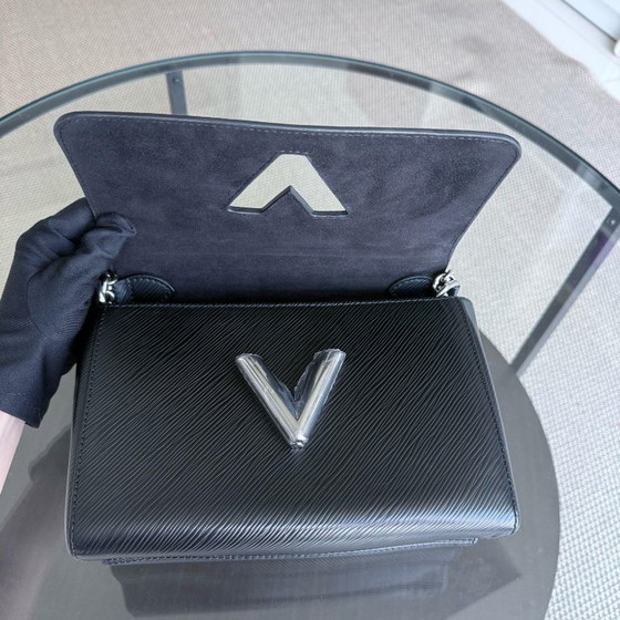Image 1 of LOUIS VUITTON TWIST MEDIUM MM - EPI LEER ZWART MET ZILVEREN BESLAG