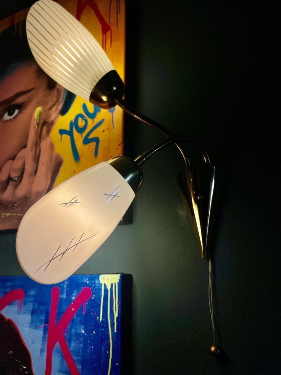 Image 1 of Rarità! Lampada a sacchetto originale degli anni '50 con paralumi in vetro, lampada da parete di metà secolo flessibile