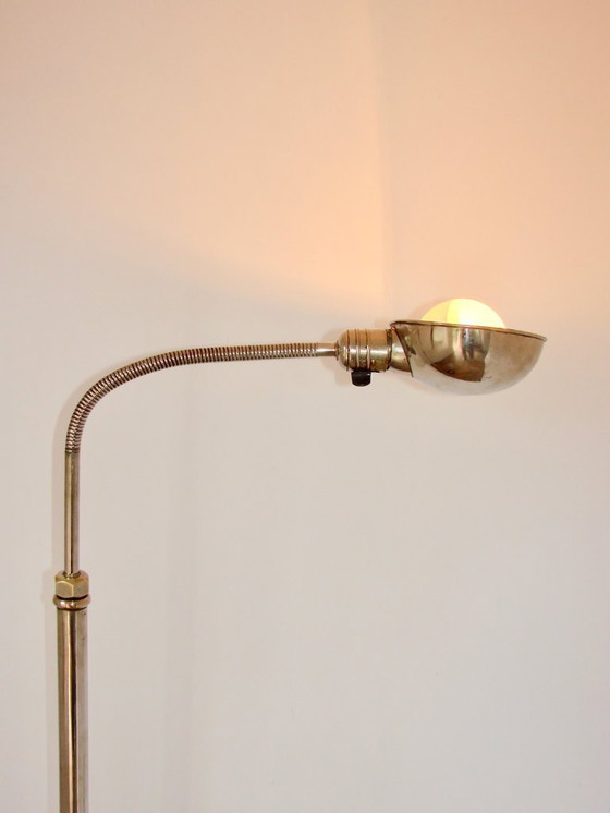 Image 1 of Una elegante lámpara de pie de la época Art Déco, fabricada en la década de 1930.