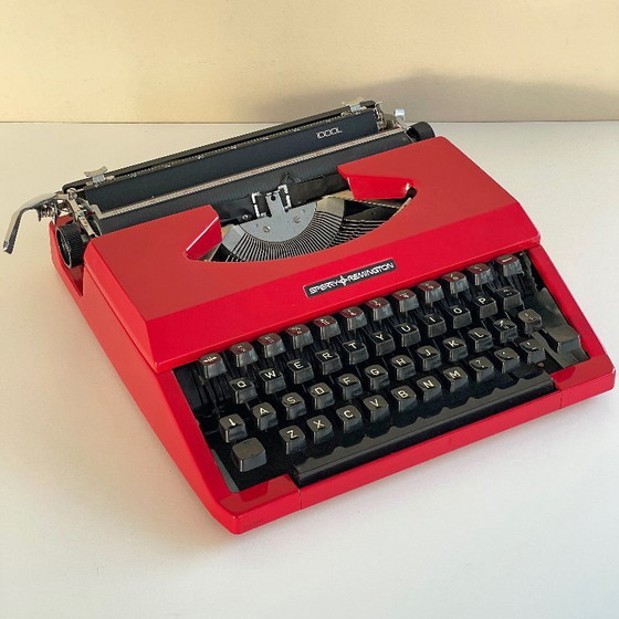 Image 1 of Machine à écrire vintage Sperry Remington Idol rouge années 1980, style rétro